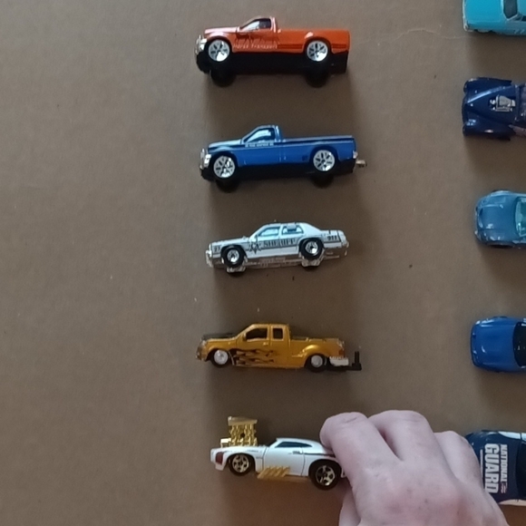EUC 9 toy vehicles Maisto, Hot Wheels, & Matchbox cars pickups coupes, some VTG - Picture 2 of 15